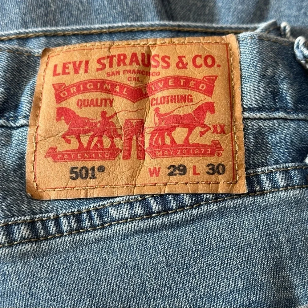 Levi’s Men’s Size 29 x 30” Light Blue Wash 501 Button Fly Jeans